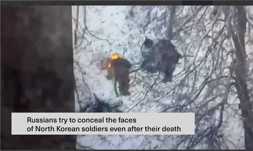 볼로디미르 젤렌스키 우크라이나 대통령이 러시아에 파병된 북한군의 모습이라며 공개했던 영상. 젤렌스키 대통령은 러시아가 전사한 북한군의 얼굴을 소각한다고 주장했다. 사진 텔레그램 캡처