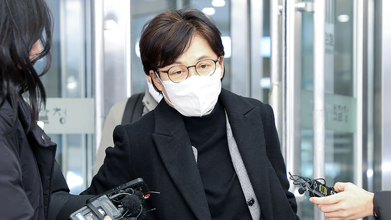 조현옥 전 청와대 인사수석이 지난해 2월 2일 중소기업진흥공단 이사장 임명 경위에 관한 검찰 조사를 마치고 전주지검 청사를 나오고 있다. 연합뉴스