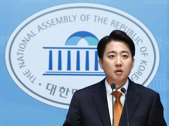 이준석 개혁신당 대통령 후보가 22일 서울 여의도 국회 소통관에서 김문수 국민의힘 후보와의 단일화 관련 긴급 기자회견을 하고 있다. 뉴스1