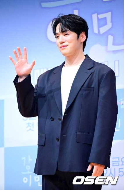 김정현, 또 공개열애?..여자친구 있냐는 물음에 “있죠” (‘가오정’)[핫피플]