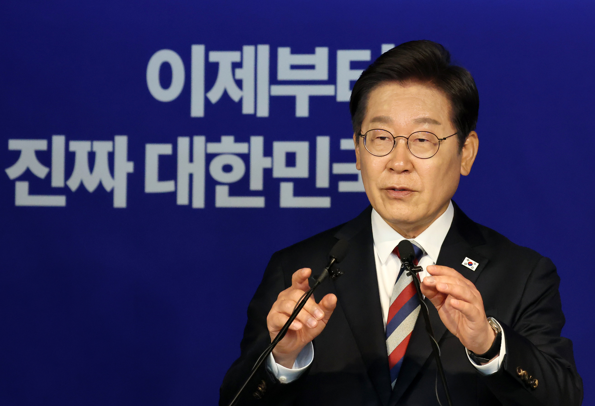 이재명 더불어민주당 대선 후보가 25일 서울 여의도 민주당사에서 기자회견을 하고 있다. 김성룡 기자