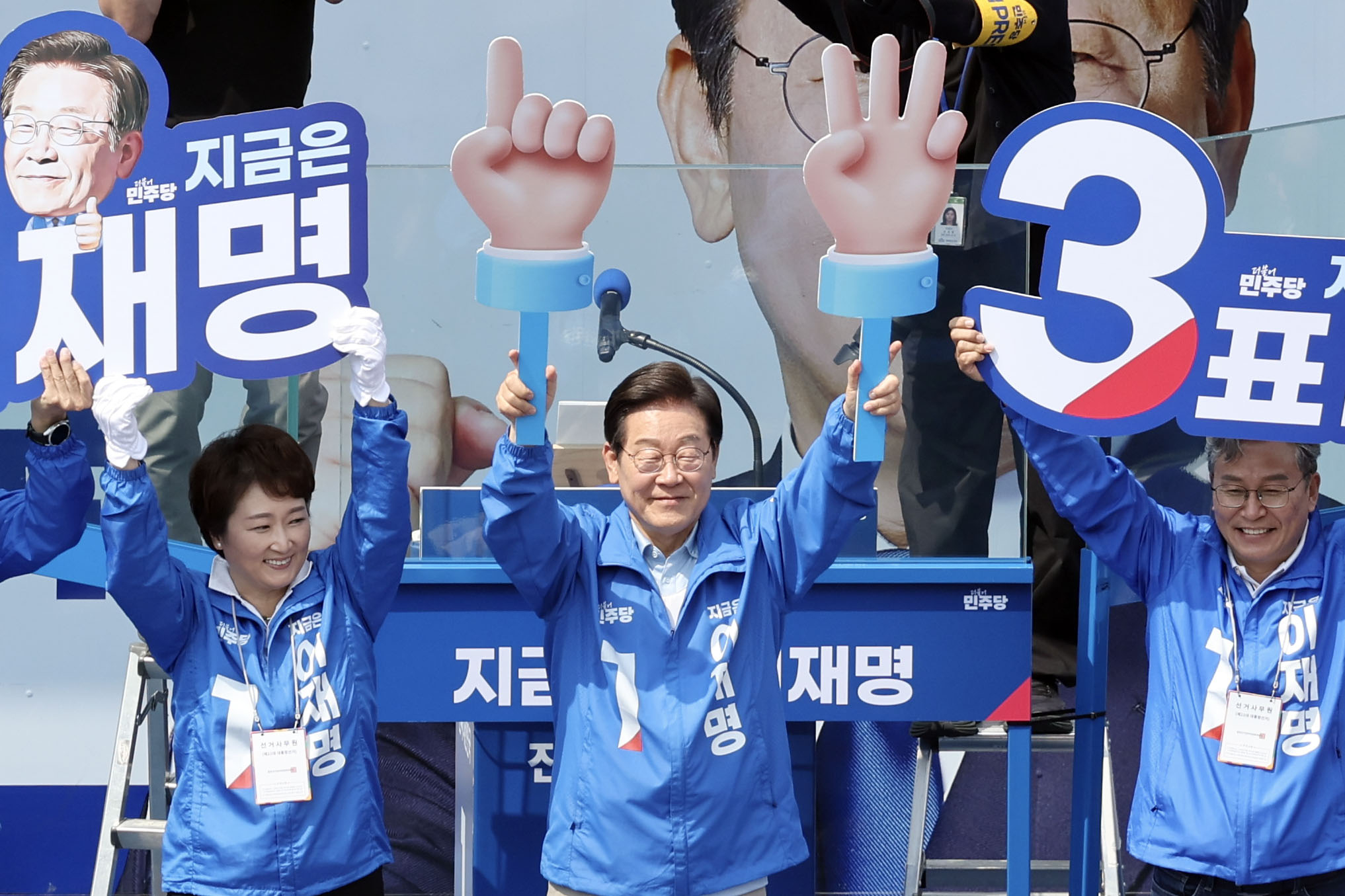 이재명 더불어민주당 대선 후보가 26일 오후 경기도 용인시 단국대학교 죽전캠퍼스 앞에서 유세하고 있다. 김성룡 기자