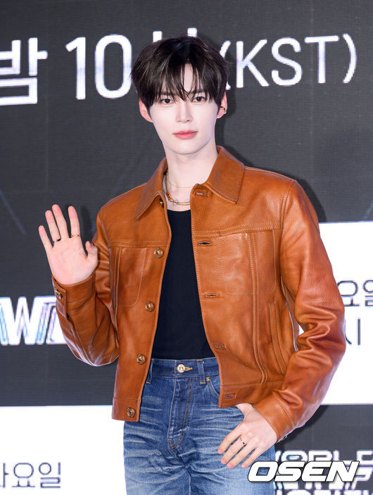 [OSEN=이대선 기자] 27일 오전 서울 강남구 SJ쿤스트할레에서 Mnet ‘월드 오브 스트릿 우먼 파이터’ 제작발표회가 열렸다.‘월드 오브 스우파’는 Mnet 메가 히트작 ‘스트릿 우먼 파이터’의 세 번째 시즌으로, 한국을 포함해 뉴질랜드, 미국, 일본, 호주까지 총 5개국 국가대항전으로 시청자들을 만날 예정이다. Mnet ‘월드 오브 스우파’는 오는 5월 27일(화) 오후10시 첫 방송된다. 제로베이스원 성한빈이 포토타임을 가지고 있다. 2025.05.27 /sunday@osen.co.kr