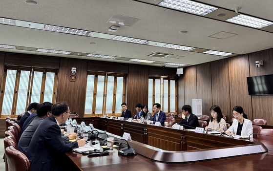 외교부는 27일 오전 외교부 청사에서 강영신 동북중앙아국장 주재로 서해 문제 대응을 위한 관계부처회의를 개최했다. 사진 외교부