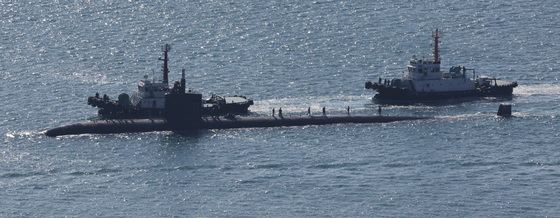 미국 해군의 로스앤젤레스급 핵추진 잠수함인 ‘알렉산드리아함’(SSN-757·6900t급)이 지난 2월 10일 오전 부산 남구 해군작전사령부 부산작전기지에 입항하는 모습. 송봉근 기자