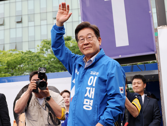 이재명 더불어민주당 대선 후보가 28일 서울 광진구 어린이대공원 앞에서 선거 유세를 하고 있다. 김성룡 기자