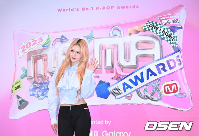 [OSEN=김성락 기자] 8일 오전 서울 강남구 논현동 SJ쿤스트할레에서 ‘2023 MAMA AWARDS’ 미디어데이가 열렸다. 가수 전소미가 취재진을 향해 포즈를 취하고 있다. 2023.11.08 / ksl0919@osen.co.kr