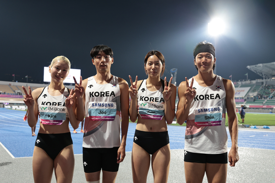 아시아육상선수권에서 한국 신기록을 세운 육상 혼성 1600m 계주팀. 왼쪽부터 김주하, 주승균, 김서윤, 신민규 선수. 사진 대한육상연맹