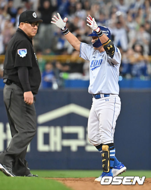[OSEN=대구, 이석우 기자] 29일 대구삼성라이온즈파크에서 2025 신한 SOL 뱅크 KBO 리그 삼성 라이온즈와 롯데 자이언츠의 경기가 열렸다. 홈팀 삼성은 최원태가, 방문팀 롯데는 박세웅이 선발 출전했다. 삼성 라이온즈 강민호가 5회말 2사 1,2루 우익수 오른쪽 역전 2타점 2루타를 치고 세리머니를 하고 있다. 2025.05.29 / foto0307@osen.co.kr