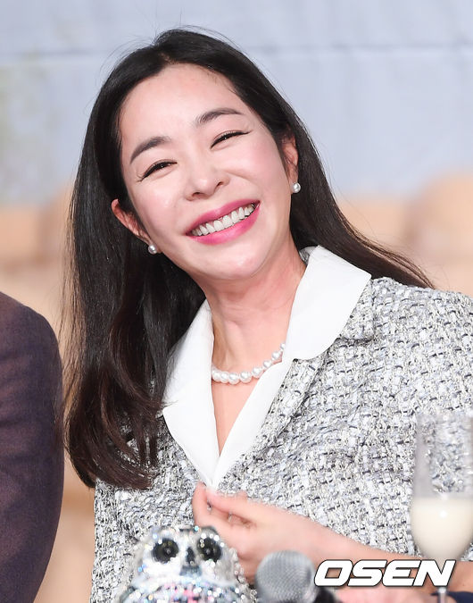 [OSEN=박준형 기자] 7일 오후 서울 영등포 타임스퀘어에서 진행된 '지붕 위의 막걸리' 제작발표회에서 이혜영이 미소 짓고 있다. / soul1014@osen.co.kr  