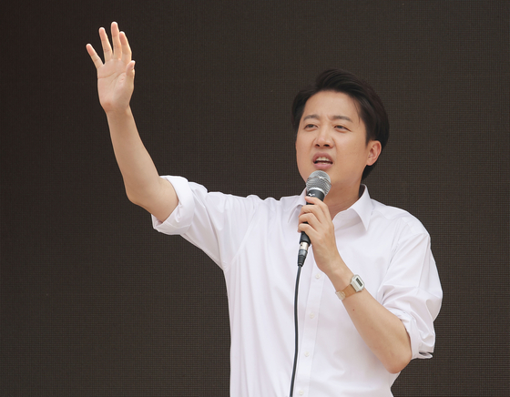 개혁신당 이준석 대선 후보가 30일 서울 동작구 중앙대학교에서 유세를 하고 있다. 연합뉴스