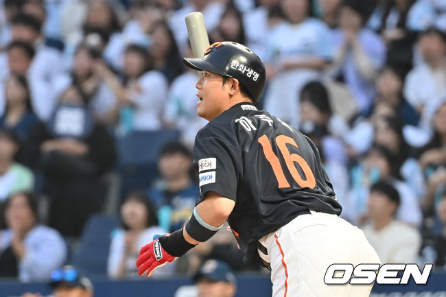 [OSEN=창원, 이석우 기자] 30일 창원NC파크에서 2025 신한 SOL 뱅크 KBO 리그 NC 다이노스와 한화 이글스의 경기가 열렸다. 홈팀 NC는 라일리가, 방문팀 한화는 류현진이 선발 출전했다. 한화 이글스 하주석이 3회초 1사 만루 중견수 앞 동점 1타점 적시타를 치고 있다. 2025.05.30 / foto0307@osen.co.kr