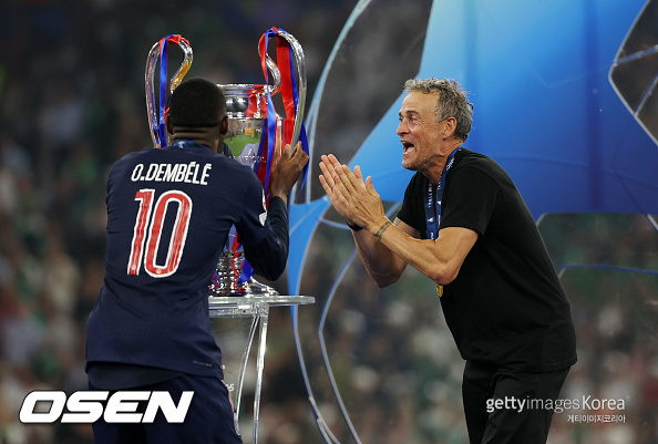 [사진] (왼쪽부터) 우스만 뎀벨레와 루이스 엔리케 감독 ⓒGettyimages(무단전재 및 재배포 금지)