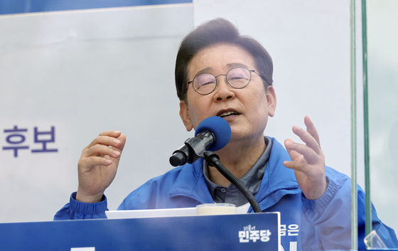 이재명 더불어민주당 대선 후보가 1일 오전 경북 안동시 웅부공원에서 유세하고 있다. 김성룡 기자