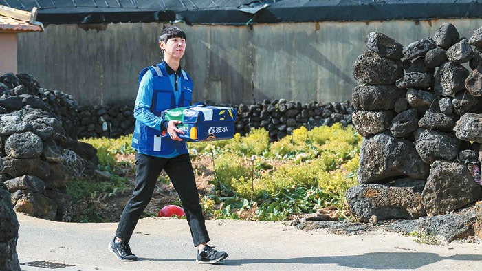 쿠팡이 와우 멤버십을 통해 무료 배송·배달부터 전용 할인, 무료 OTT 콘텐츠까지 제공하며 와우 회원들의 지출 부담을 줄여주고 있다. [사진 쿠팡]