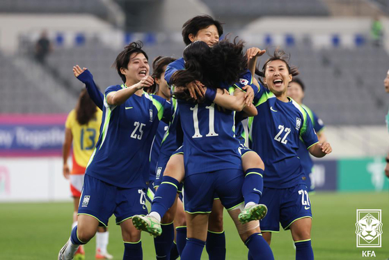 선취골을 터뜨리고 기뻐하는 한국 여자대표팀 선수들. 사진 대한축구협회