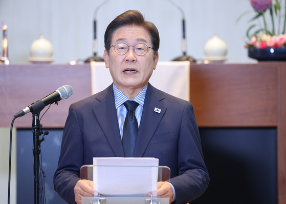 이재명 더불어민주당 대선 후보가 2일 경기 성남시 수정구 성남주민교회에서 기자회견을 하고 있다. 연합뉴스
