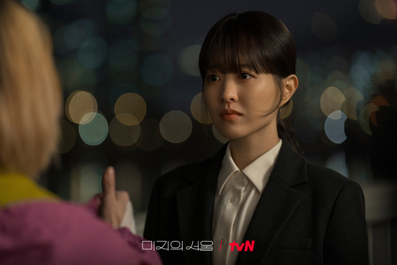쌍둥이 자매의 인생 체인지를 그린 ‘미지의 서울’. [사진 tvN]