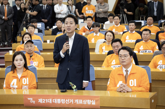 이준석 후보가 3일 국회 개표상황실에서 대선 결과에 대한 소감을 밝히고 있다. 전민규 기자