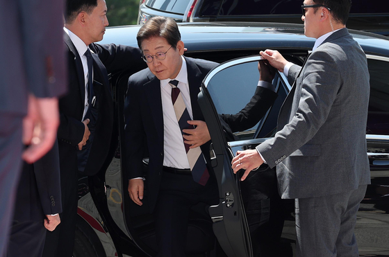 이재명 대통령이 취임 선서를 하기 위해 4일 오전 서울 여의도 국회에 도착했다. 연합뉴스
