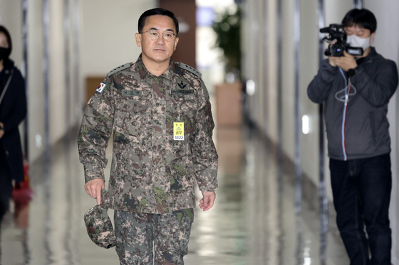 여인형 전 국군방첩사령관이 지난해 12월 국회 정보위원회에서 열린 비상계엄 관련 긴급 현안질의에 참석하고 있다. 공수처는 국군방첩사가 2023년 11월 여 전 사령관이 부임한 이후 이른바 군 블랙리스트를 작성한 정황을 파악하고 수사중이다. 중앙포토