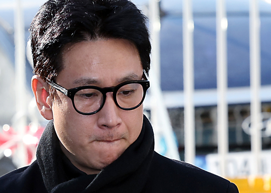 고(故) 이선균씨가 지난 2023년 12월23일 오전 인천 남동구 인천논현경찰서로 3차 소환조사를 받기 위해 도착한 모습. 뉴스1