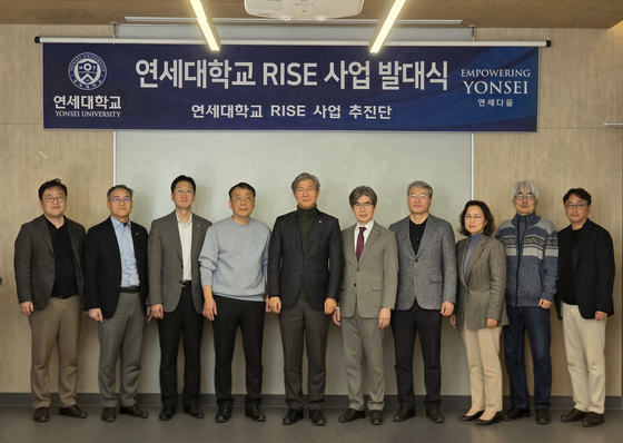 연세대 이원용 연구부총장(왼쪽 다섯 번째), 정재호 YSP추진본부장(왼쪽 여섯 번째)