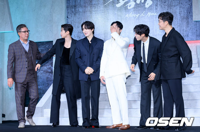 [OSEN=이대선 기자] 5일 서울 중구 앰배서더 서울 풀만 호텔 넷플릭스 시리즈 '광장' 제작발표회가 열렸다.