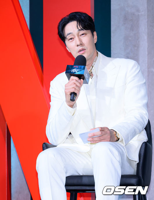 [OSEN=이대선 기자] 5일 서울 중구 앰배서더 서울 풀만 호텔 넷플릭스 시리즈 '광장' 제작발표회가 열렸다.