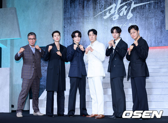 [OSEN=이대선 기자] 5일 서울 중구 앰배서더 서울 풀만 호텔 넷플릭스 시리즈 '광장' 제작발표회가 열렸다.