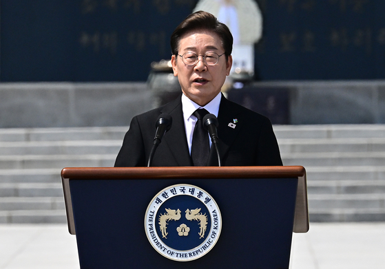 이재명 대통령이 6일 서울 동작구 국립서울현충원에서 열린 제70회 현충일 추념식에서 추념사를 하고 있다. 대통령실사진기자단