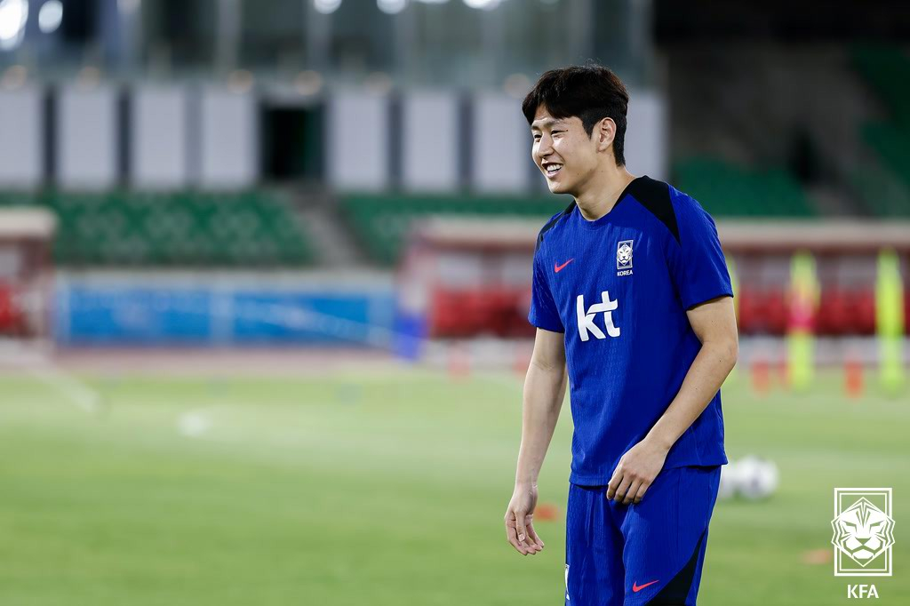 이라크전을 앞두고 밝은 표정으로 훈련하는 이강인. [사진 KFA]