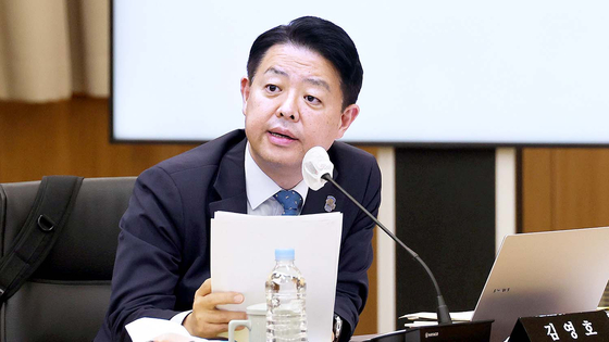 2023년 10월 18일 오전 충북 청주시 서원구 충북교육청 화합관에서 열린 국회 교육위원회 국정감사에서 더불어민주당 김영호 의원이 질의하고 있다. 연합뉴스