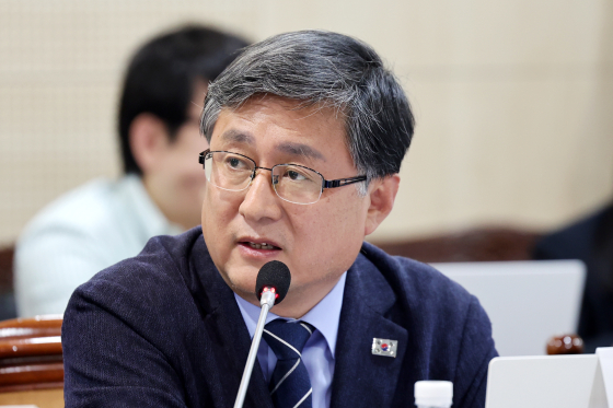 더불어민주당 김성환 의원이 지난해 국정감사에서 질의하고 있다. 연합뉴스