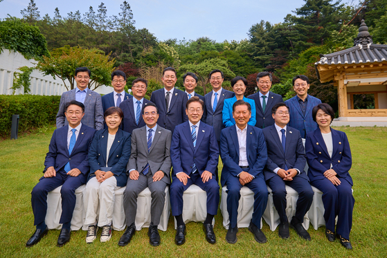 이재명 대통령은 7일 더불어민주당 지도부를 한남동 관저로 초청해 만찬을 가졌다. 사진 대통령실