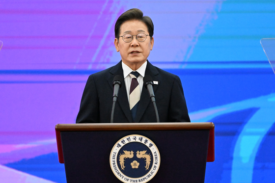 이재명 대통령은 지난 4일 취임사에서 "기후위기가 인류를 위협하고 산업 대전환을 압박한다"며 "기후위기 대응이라는 세계적 흐름에 따라 재생에너지 중심사회로 조속히 전환하겠다"고 밝혔다. 뉴스1