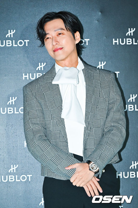 [OSEN=박준형 기자] 8일 서울 금호동 금호 알베르에서 한 스위스 시계 브랜드 전시 행사가 진행됐다.  배우 남궁민이 포즈를 취하고 있다.  2024.03.08   / soul1014@osen.co.kr