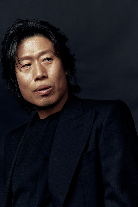 영화 '소주전쟁'에서 자신이 몸담은 소주 회사를 위해 충성을 다하는 표종록 이사를 연기한 유해진. 사진 쇼박스