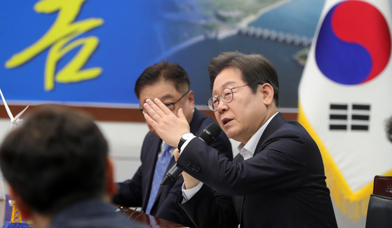 이재명 대통령이 후보 시절이던 지난 4월 24일 전북 김제시 새만금33센터에서 열린 전북 미래에너지 현장 간담회에 참석해 인사말을 하고 있다. 전북사진기자단