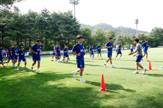 11회 연속 월드컵 본선 진출을 확정한 축구대표팀이 8일 파주 트레이닝센터에서 훈련하고 있다. 한국은 오는 10일 서울에서 쿠웨이트와 아시아 3차예선 최종전을 치른다. [사진 KFA]