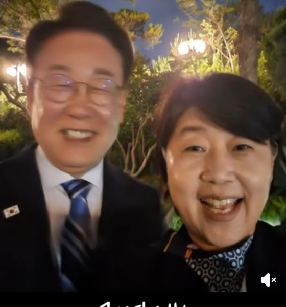 서영교 더불어민주당 의원이 이재명 대통령과 함께 찍은 셀카를 페이스북에 올린 모습. 사진 서영교 의원 페이스북 캡처