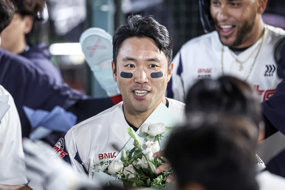 롯데 전준우가 4일 사직 키움전에서 개인 통산 2000안타를 달성했다. 사진 롯데 자이언츠