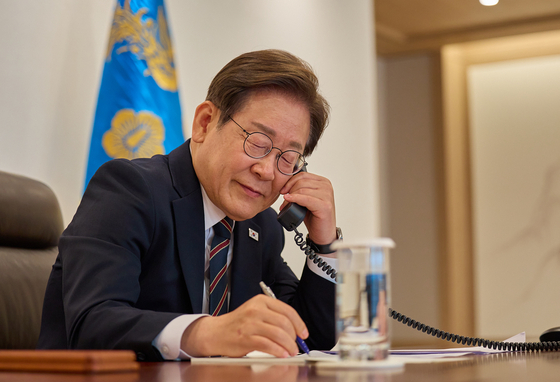 이재명 대통령이 9일 서울 용산 대통령실에서 이시바 시게루 일본 총리와 전화 통화를 하고 있다. 대통령실사진기자단