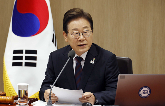 이재명 대통령이 10일 서울 용산구 대통령실 청사에서 열린 국무회의에서 모두 발언을 하고 있다. 대통령실사진기자단