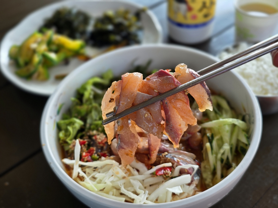 용머리횟집의 전갱이 물회. 즉석에서 잡아 감칠맛이 더욱 좋다.