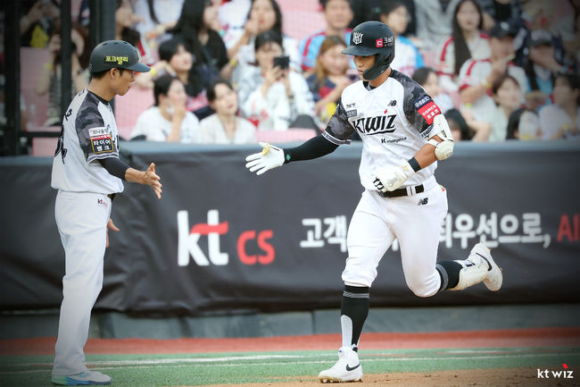 KT 위즈 제공