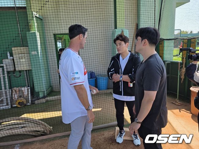 SSG 랜더스 추신수 구단주 보좌역과 콜 해멀스. /OSEN DB
