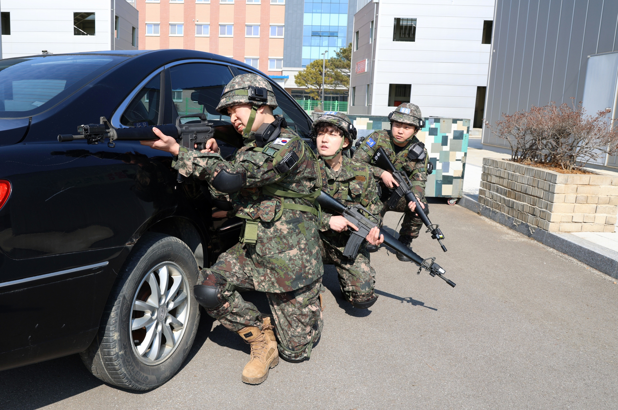 지난 3월 10일 오전 강원 양양군 과학화 예비군 훈련장에서 육군 3군단이 ‘예비전력 정예화’를 위한 올해 첫 예비군 훈련을 하고 있다. 사진 육군 3군단