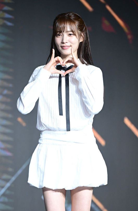 [OSEN=최규한 기자] 29일 오전 서울 마포동 호텔나루 엠갤러리에서 넷플릭스‘데블스 플랜: 데스룸’ 제작발표회가 열렸다.‘데블스 플랜: 데스룸’은 다양한 직업군의 플레이어가 7일간 합숙하며 최고의 브레인을 가리는 두뇌 서바이벌 게임이다.배우 윤소희가 포토타임을 하고 있다. 2025.04.29 / dreamer@osen.co.kr