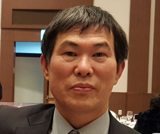 꾸준히 헌혈에 참여한 점을 인정받아 보건복지부 장관 표창을 받는 허명씨. 사진 허명씨